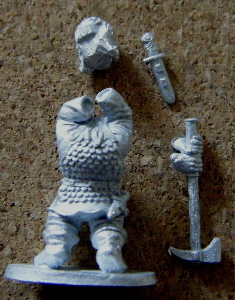 Denizen Miniatures Dwarf Wearing Scale Armour With Hammer