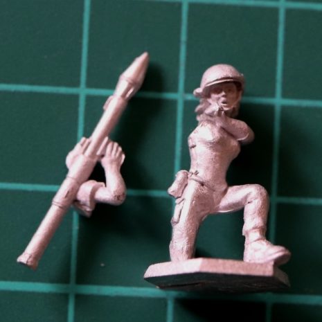 Denizen Miniatures 25mm Female Trooper with SMAW