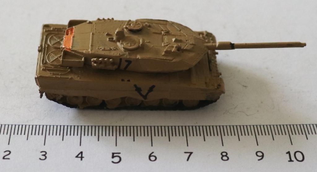 Dragon Models 1:144 Leopard Tank