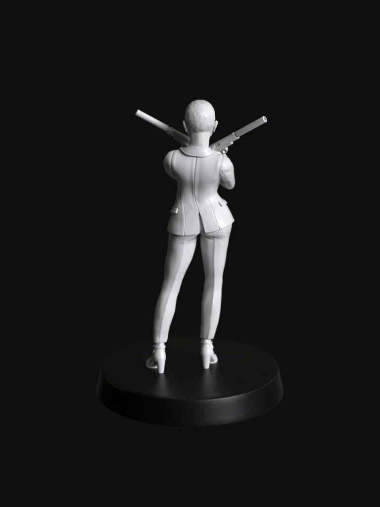 Manufaktura Miniatures Hitwoman Standing with Two Guns Wearing Jacket