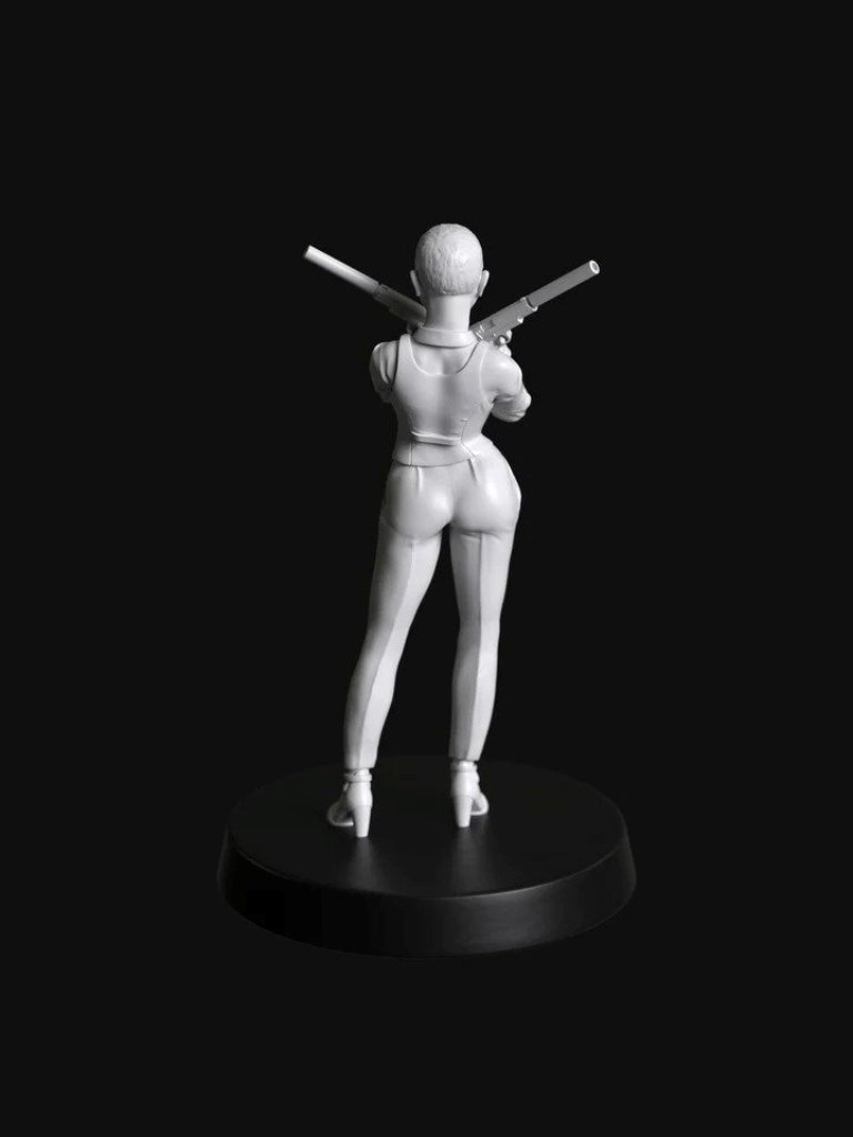 Manufaktura Miniatures Hitwoman Standing with Two Guns Wearing Vest