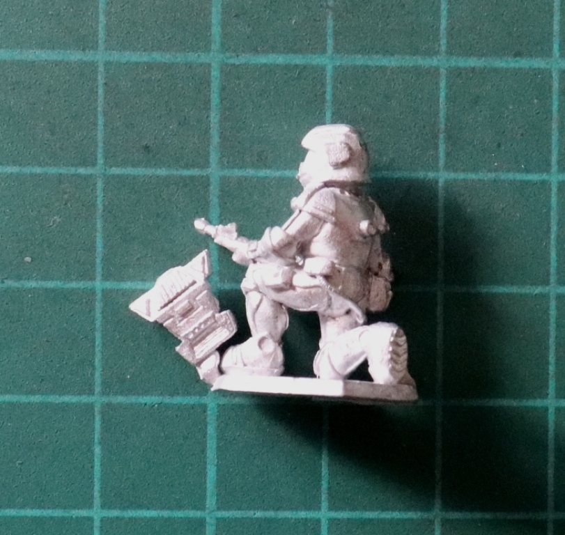 Denizen Miniatures 25mm Federation Space Trooper Kneeling with Laser Cannon