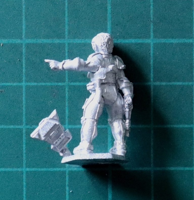 Denizen Miniatures 25mm Federation Space Troops Bare Headed Officer with Advanced Combat Rifle in One Hand, and Pointing with Other Hand